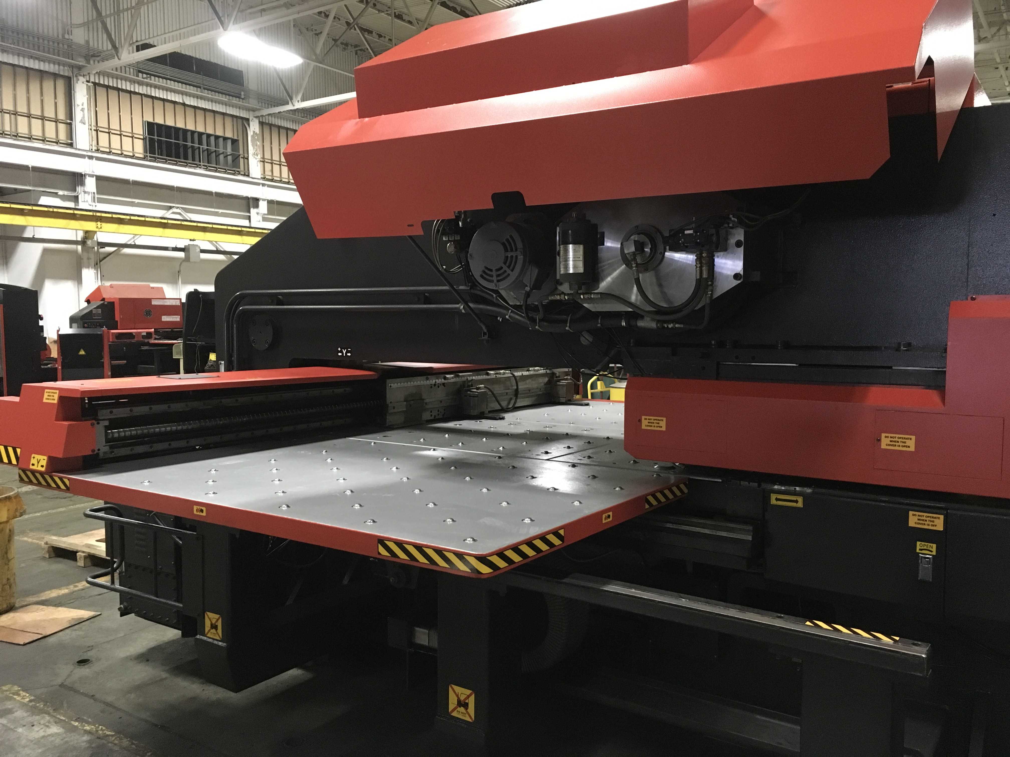 Amada Coma 567 (1989)