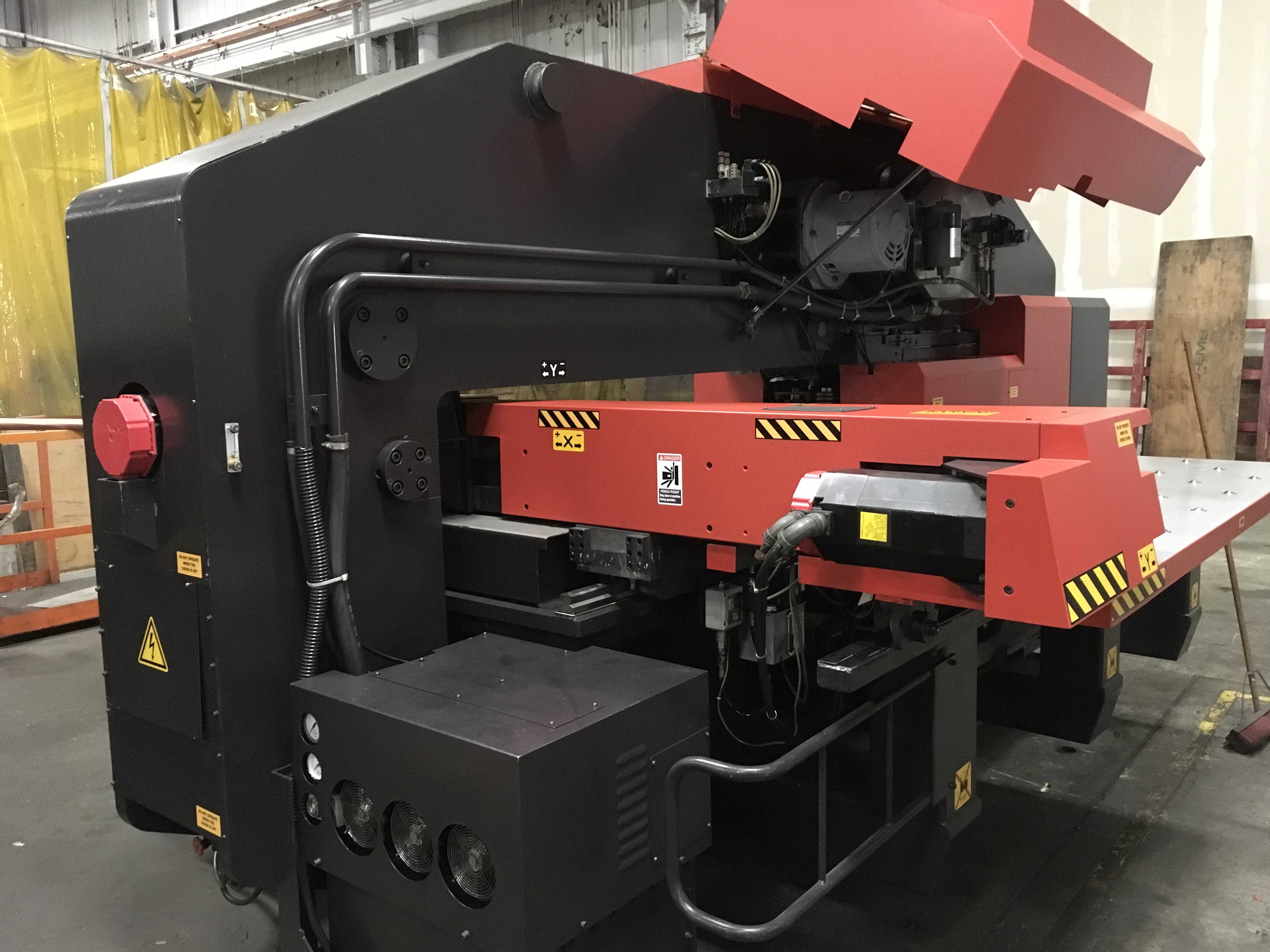 Amada Coma 567 (1989)