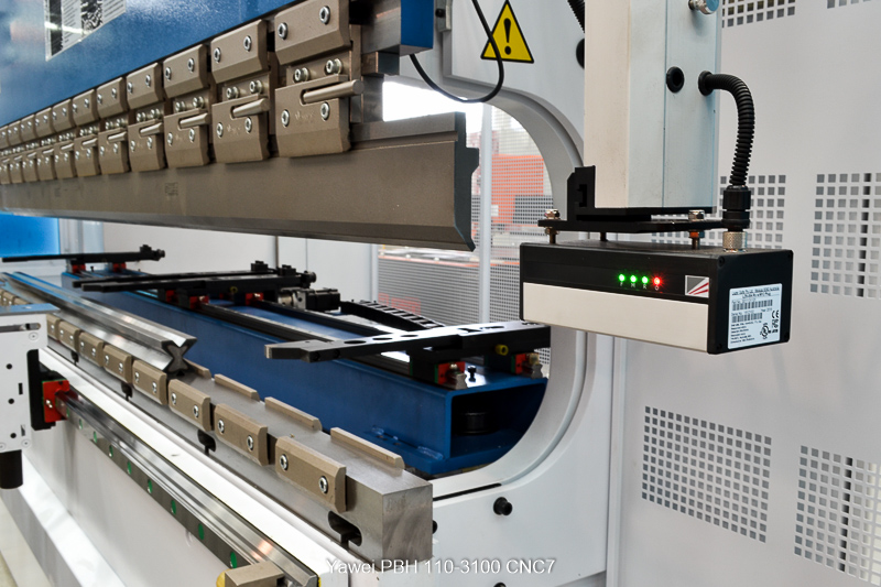 YAWEI PBH 110-3100 CNC5 Synchro Pressbrake