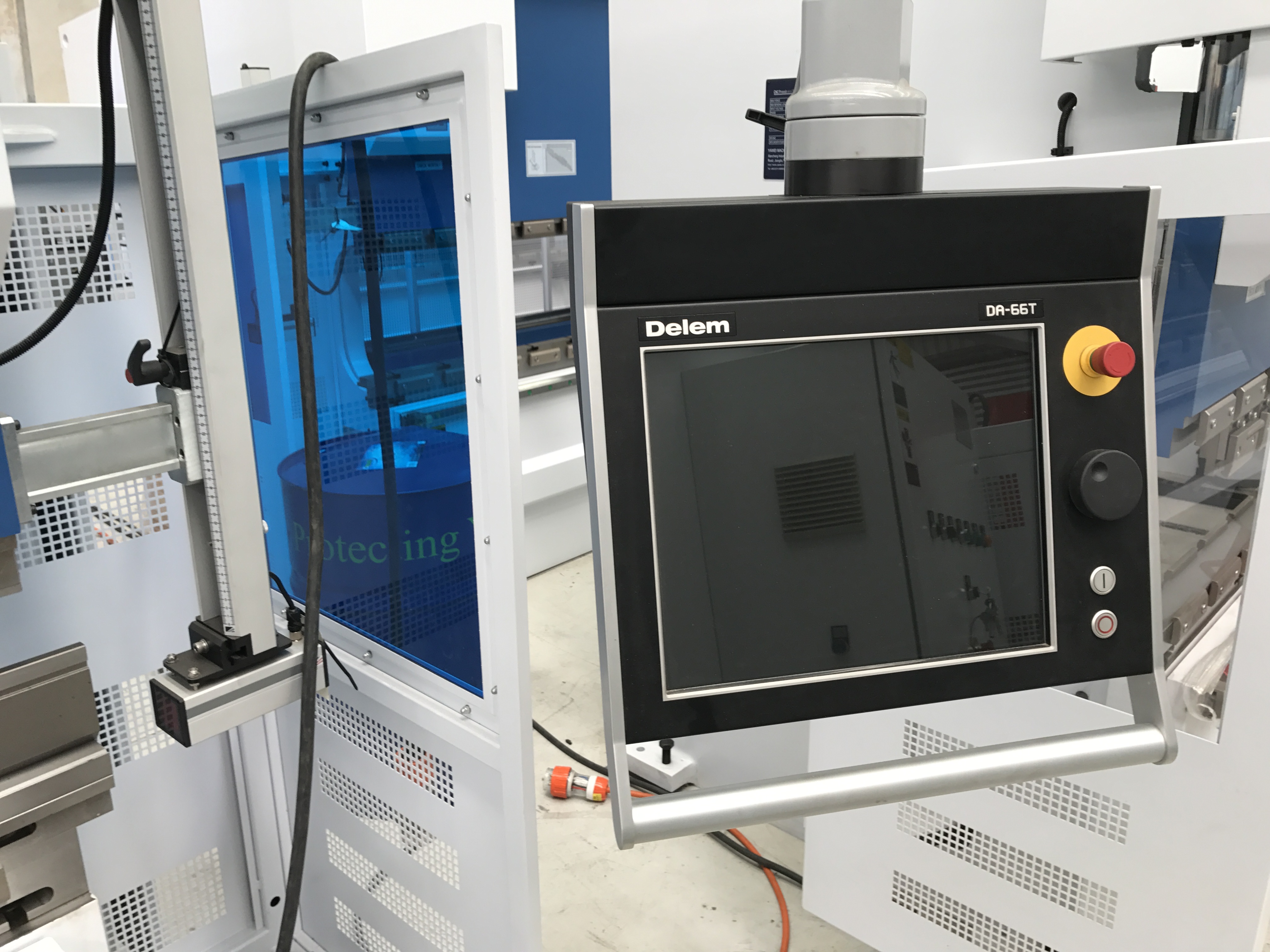 YAWEI PBH 110-3100 CNC5 Synchro Pressbrake