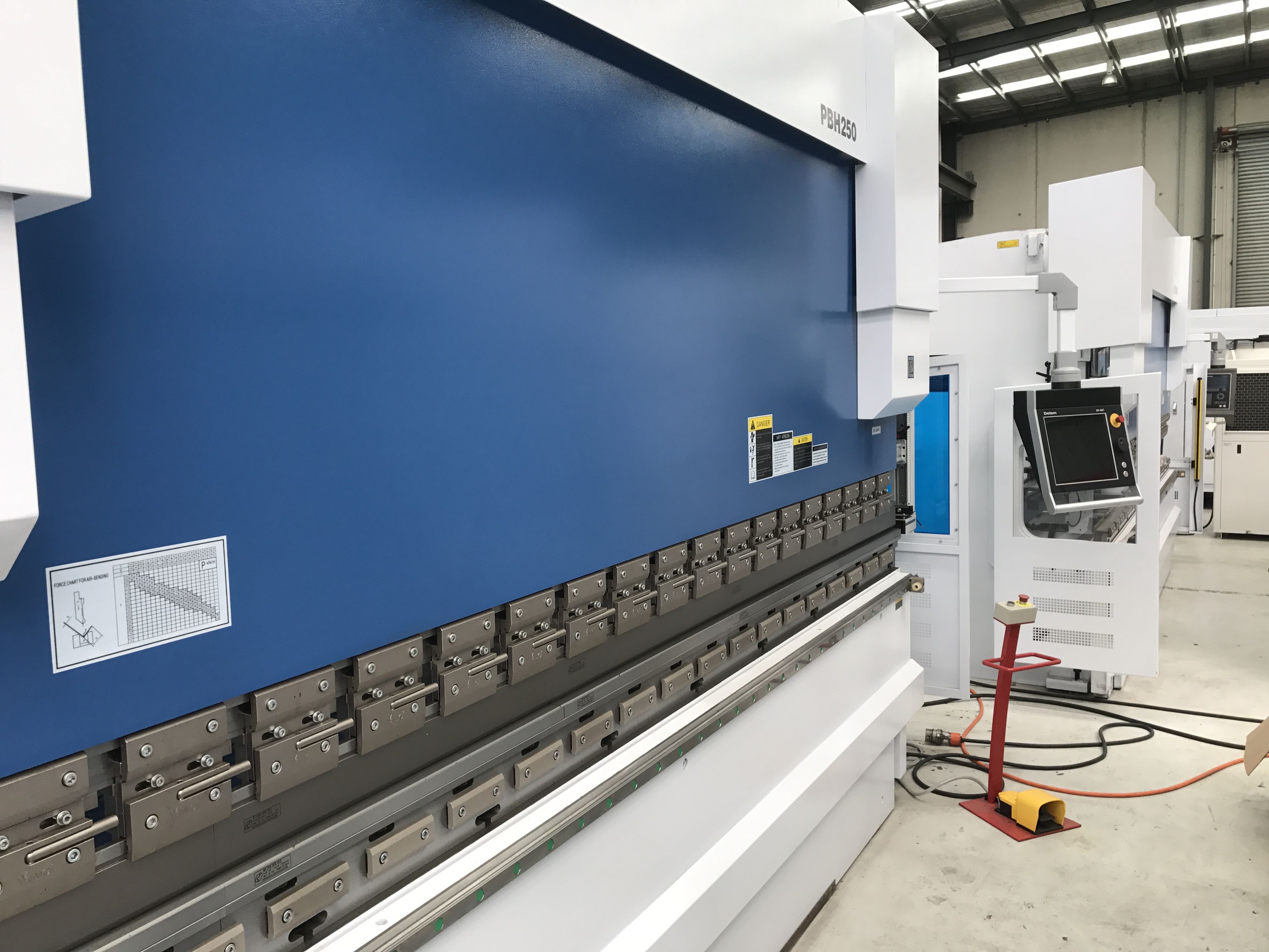 YAWEI PBH 110-3100 CNC5 Synchro Pressbrake